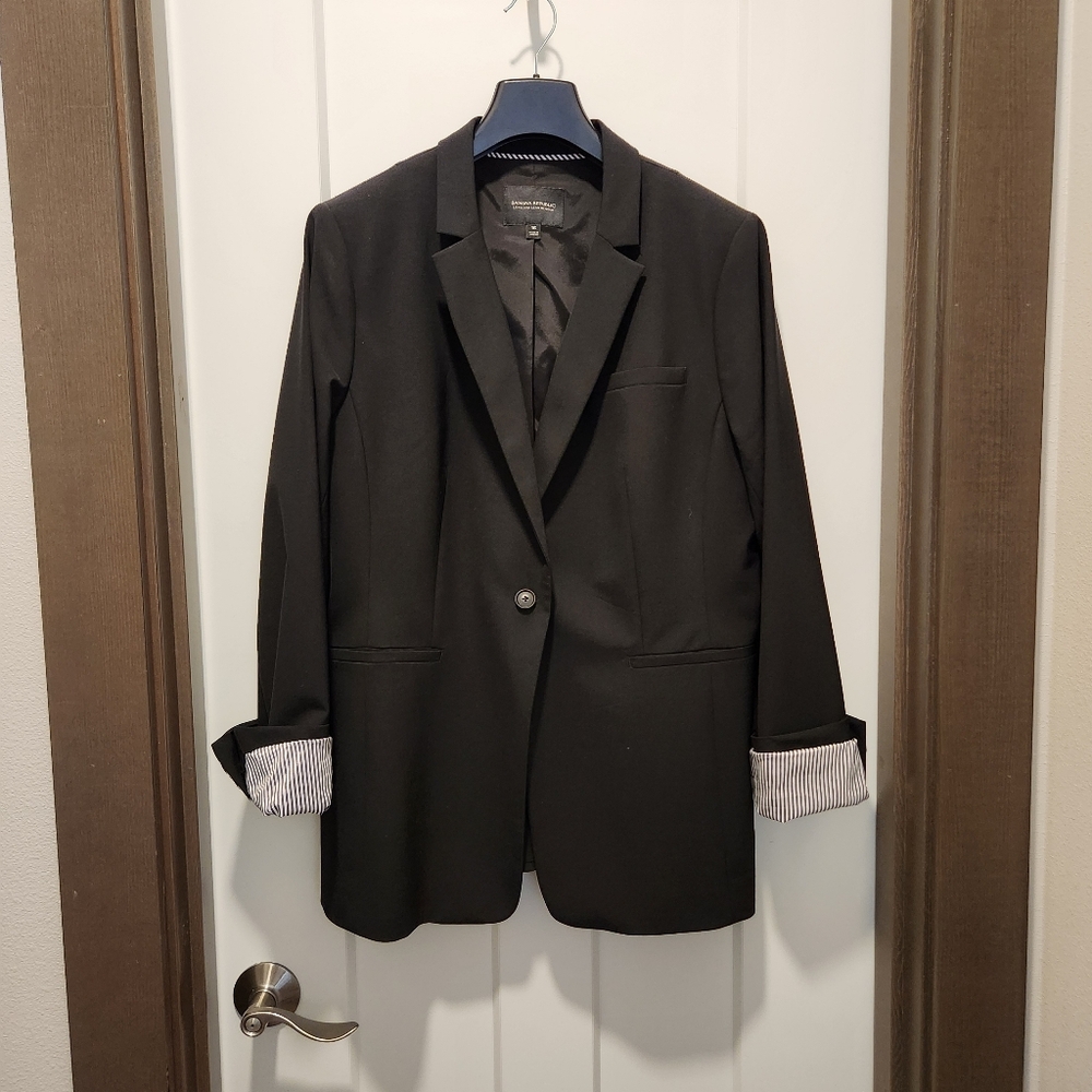 Like New Banana Republic long and lean black 1-button blazer sz 16 washable wool